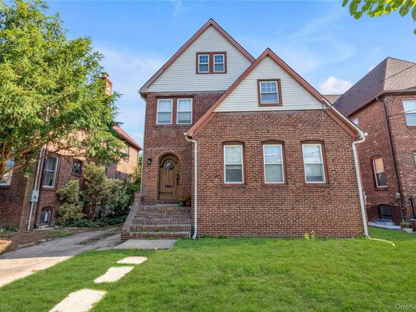 89 Trafalgar Square, Lynbrook NY 11563