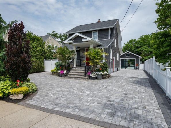 6 Marlboro Place, Bellmore NY 11710