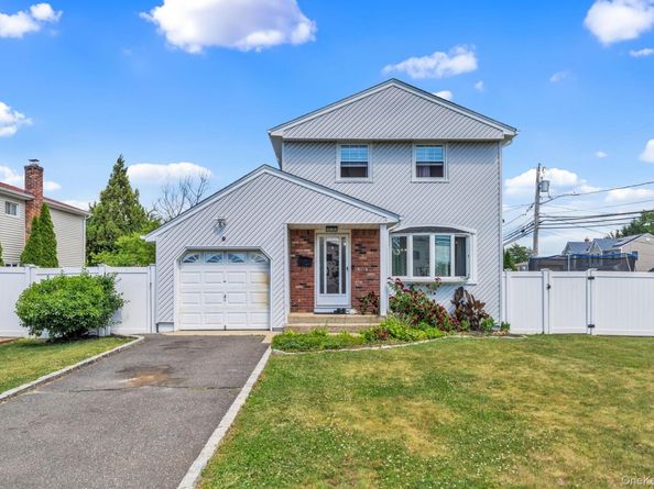9 Nassau Avenue, West Babylon NY 11704