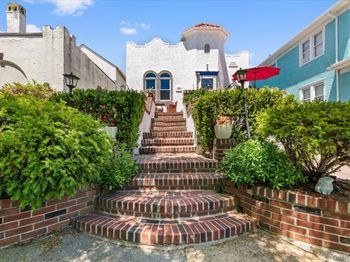323 E Walnut Street