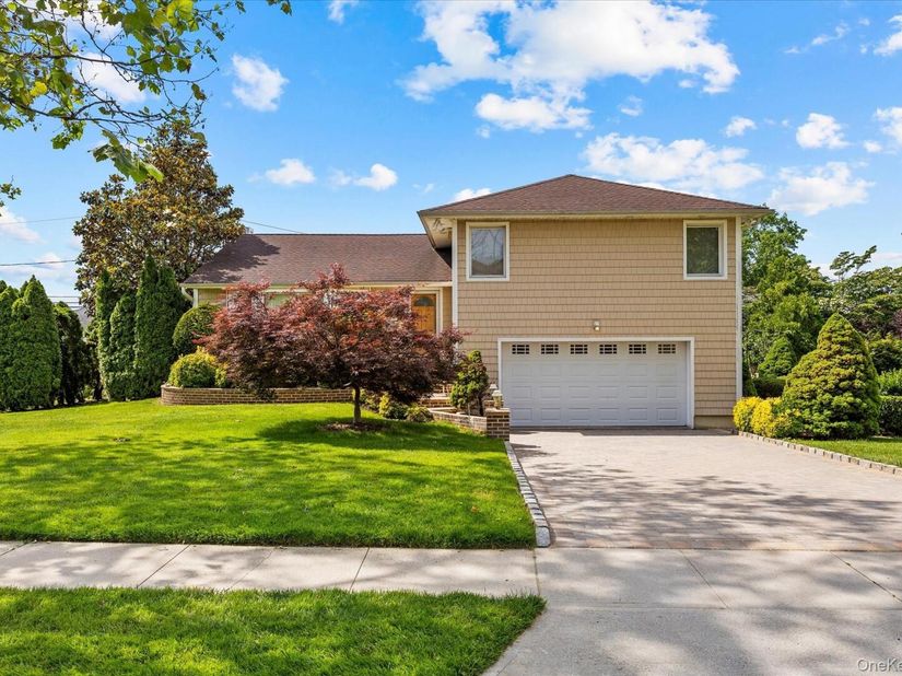228 Robby Lane, Manhasset Hills NY 11040