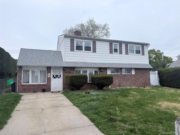 143 Red Maple Drive N, Levittown NY 11756