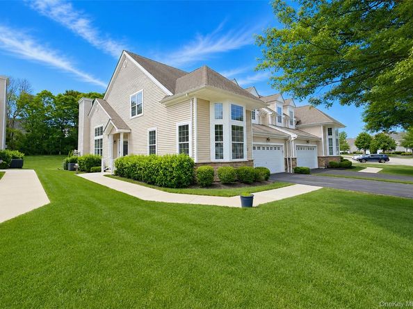 27 Toni Court, Center Moriches NY 11934