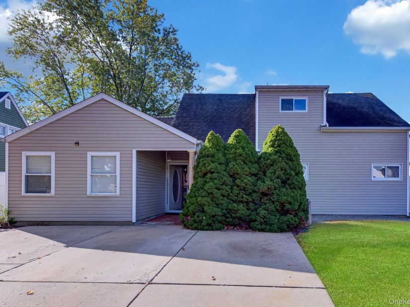 69 Wheelbarrow Lane, Wantagh NY 11793