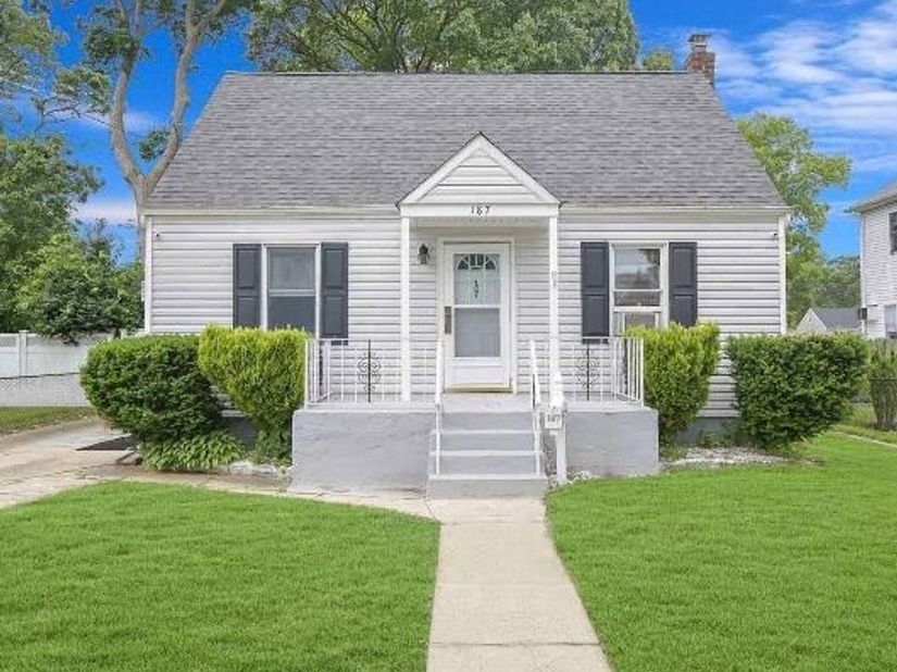 187 N Fulton Avenue, Lindenhurst NY 11757