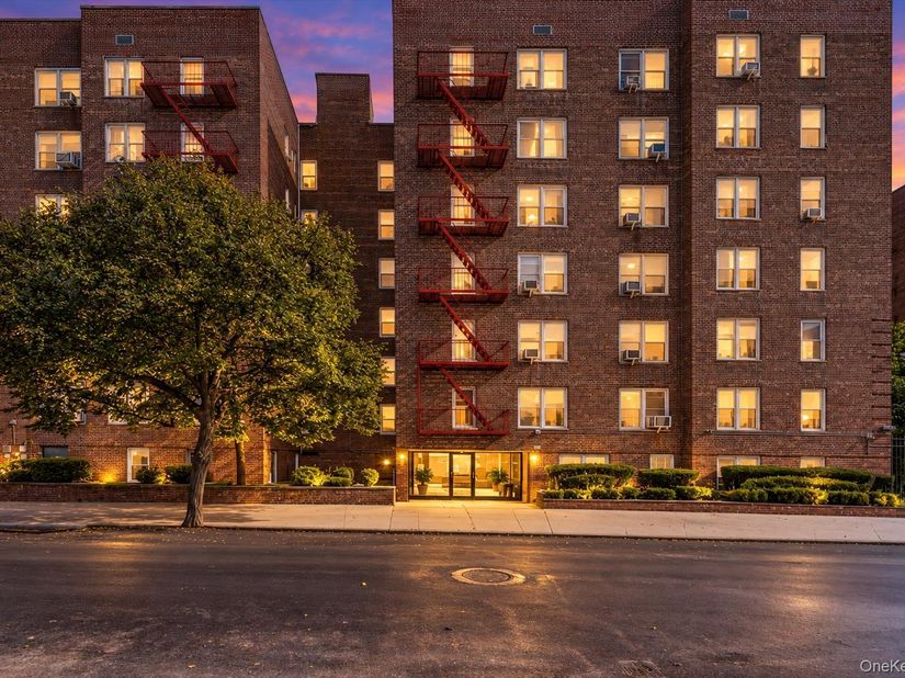 33-25 90 Street 1G, Jackson Heights NY 11372