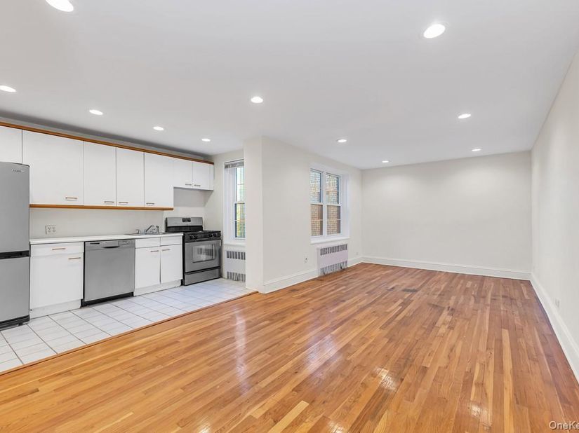 140-35 Burden Crescent 608, Briarwood NY 11435