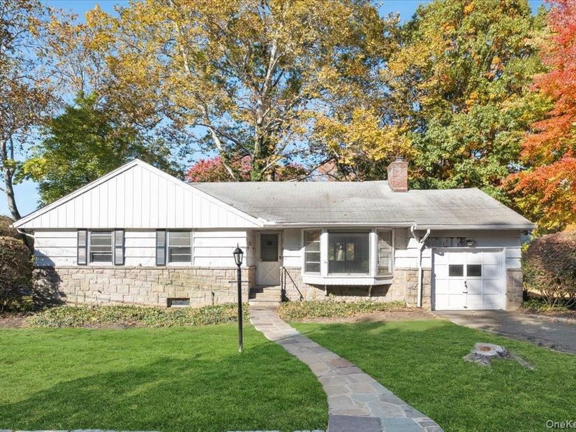 14 Tall Trees Road, New Rochelle NY 10804
