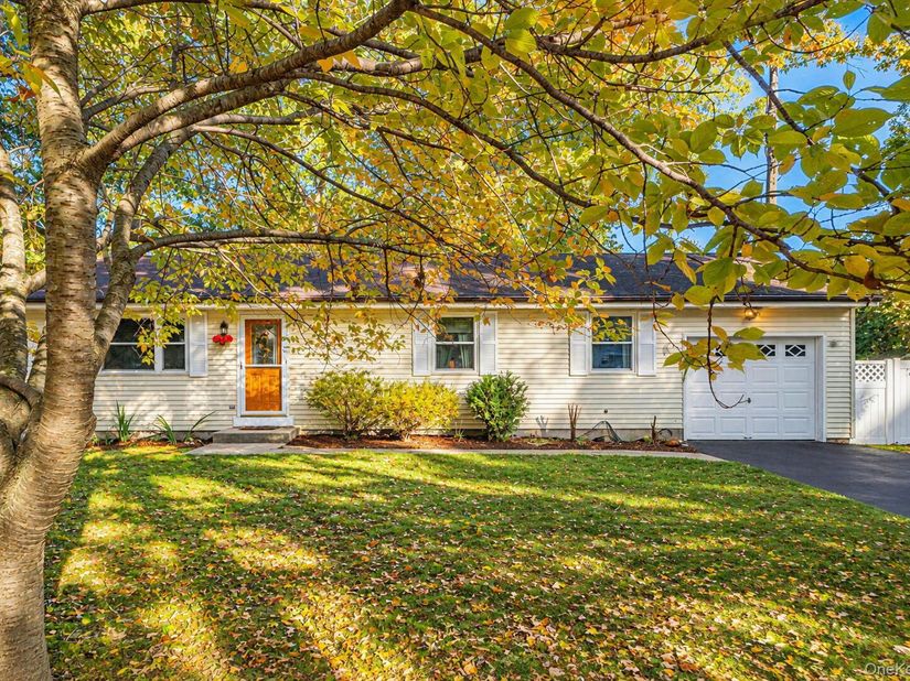 77 Wilson Avenue, Medford NY 11763