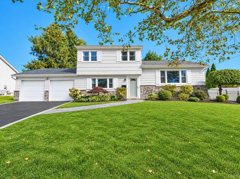 4 Adrienne Drive, Old Bethpage NY 11804
