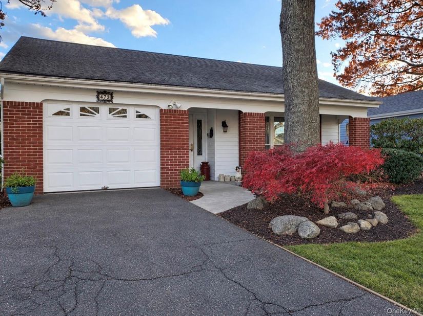 473 Stratford Lane, Ridge NY 11961