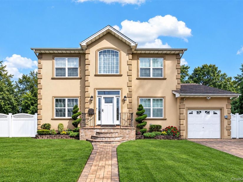 1001 Orion Court, Merrick NY 11566