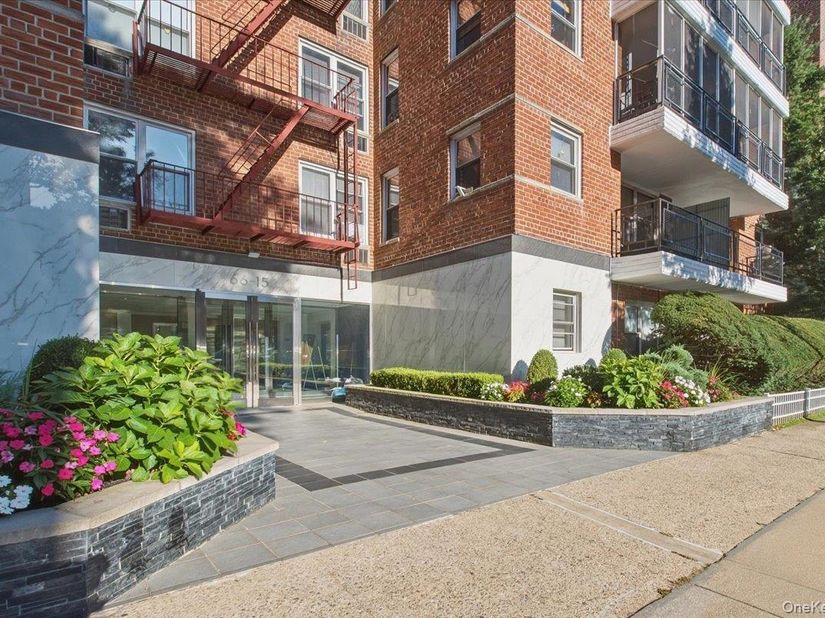 66-15 Thornton Place 4G, Rego Park NY 11374