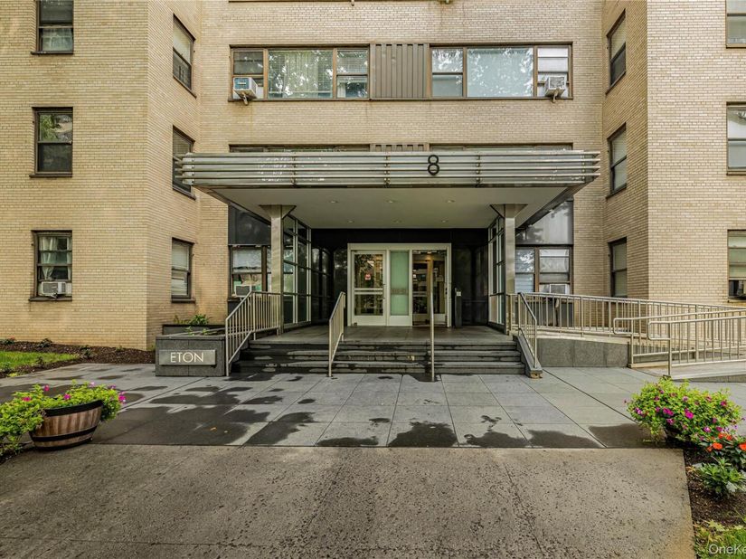 8 Fordham Oval 16B, Bronx NY 10468