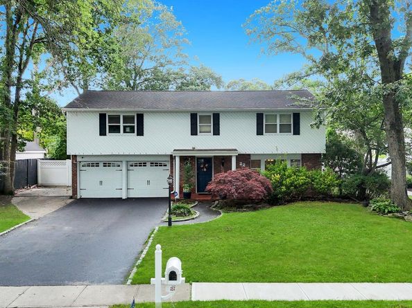 22 Cornelia Lane, Lake Grove NY 11755