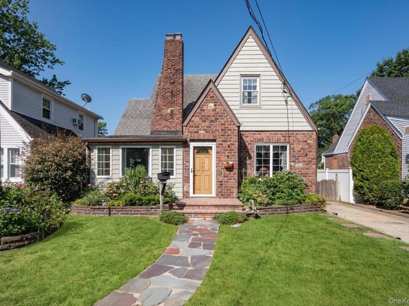 1640 Roosevelt Street, Baldwin NY 11510