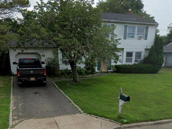 21 Rustic Avenue, Medford NY 11763