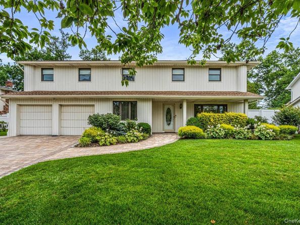 10 Clemson Lane, Woodbury NY 11797