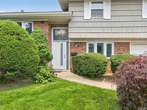 14 Holiday Park Drive, Williston Park NY 11596