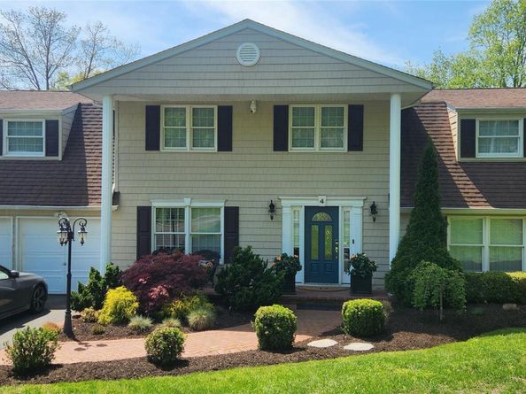 4 Harris Court, Commack NY 11725