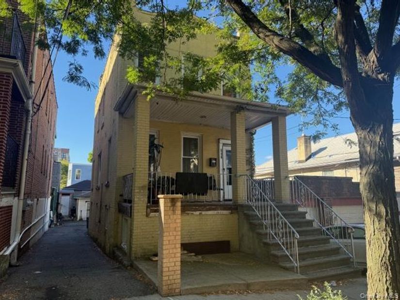 646 E 230th Street, Bronx NY 10466