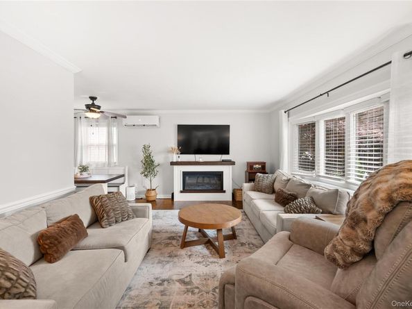 219 Venetian Boulevard, Lindenhurst NY 11757