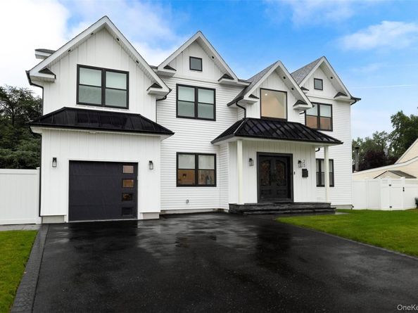 23 Faith Lane, Westbury NY 11590