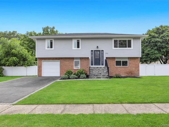 192 N 21st Street, Wheatley Heights NY 11798