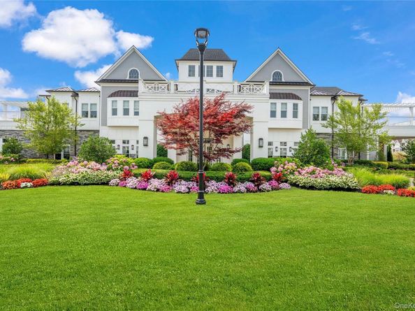 55201 Spruce Pond Circle, Plainview NY 11803
