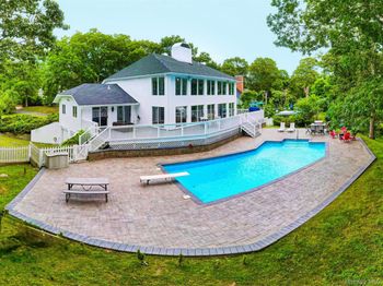 19 Bay Woods Drive