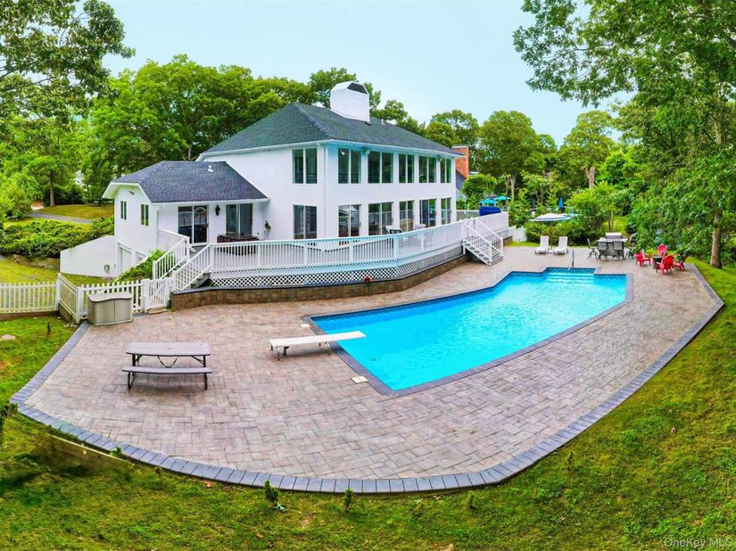 19 Bay Woods Drive, Hampton Bays NY 11946