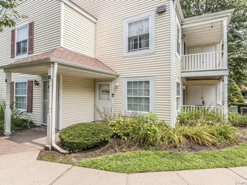 282 Fairview Circle, Middle Island NY 11953