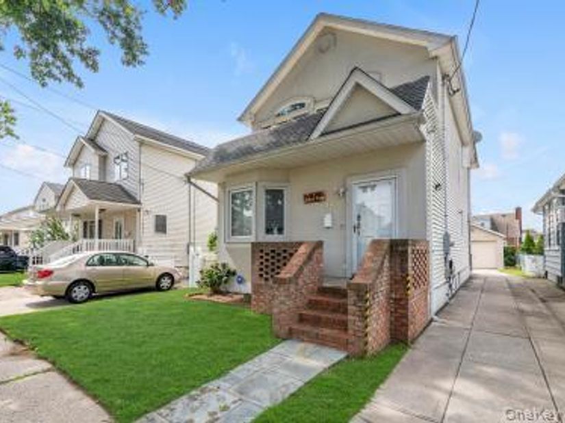 14 N 4th Street, New Hyde Park NY 11040