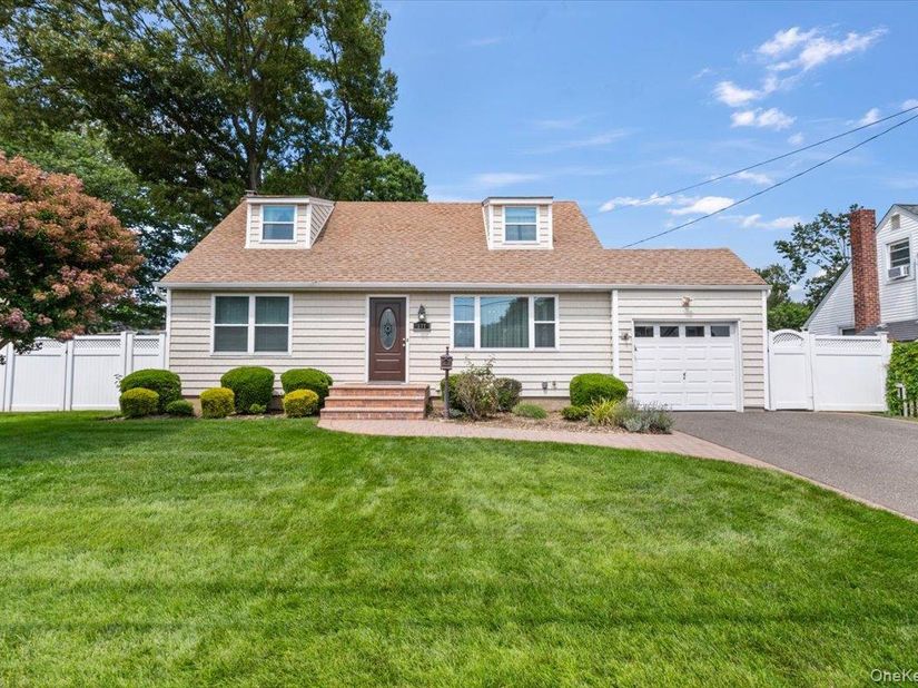 177 N Queens Avenue, Massapequa NY 11758