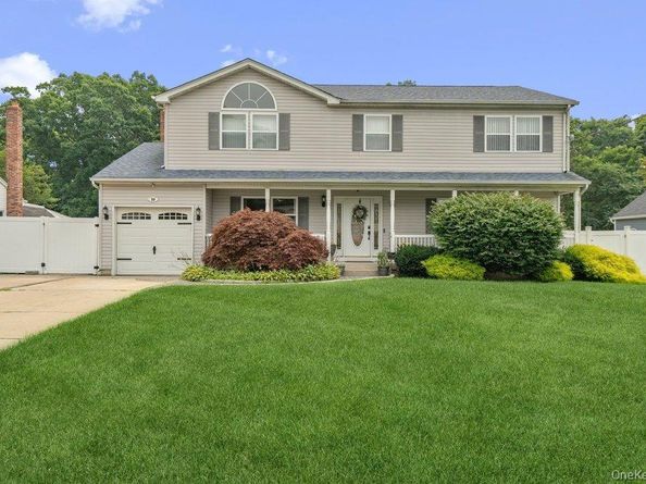 89 Floyd Street, Deer Park NY 11729