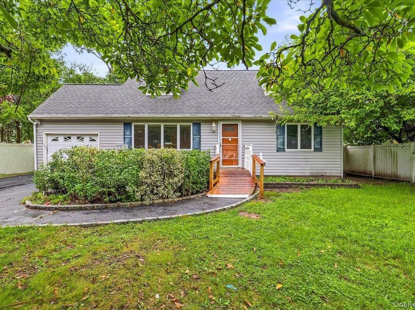 80 Ackerly Lane, Ronkonkoma NY 11779