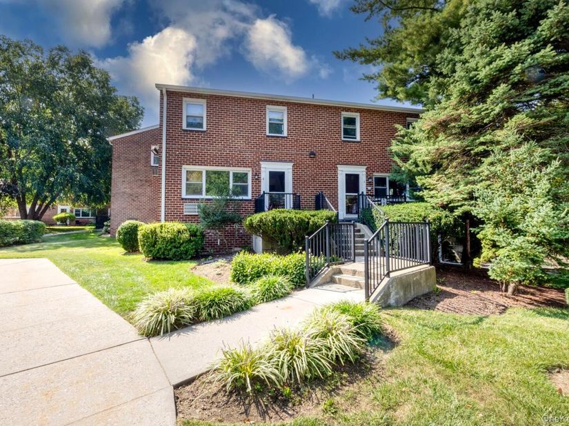 4 Charter Circle 4, Ossining NY 10562