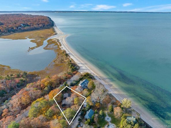 14 E Landing Road, Hampton Bays NY 11946