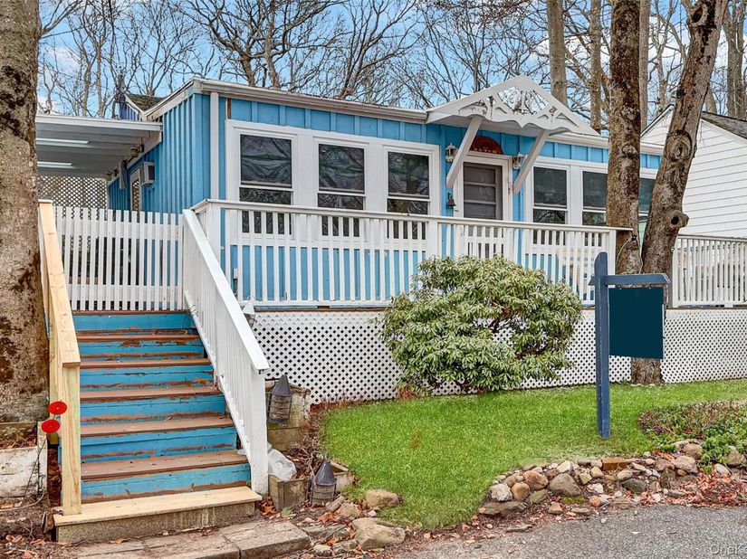 21 Cottage Road, Baiting Hollow NY 11933