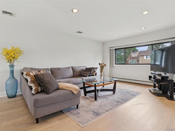 3612 Ladonia Street, Seaford NY 11783