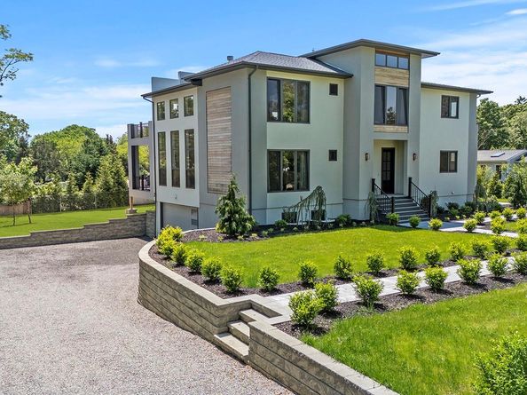 1001 Peconic Bay Boulevard, Jamesport NY 11947