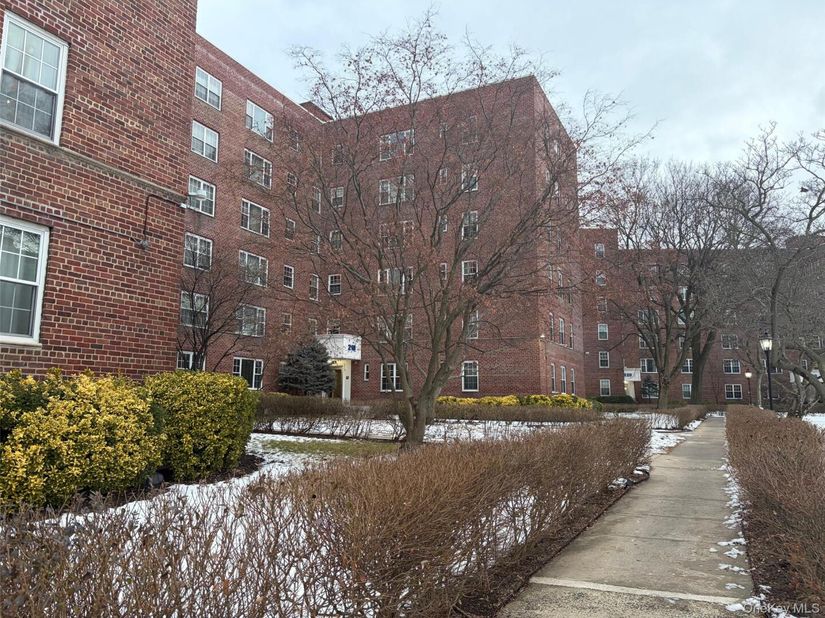 210 Pelham Road 5L, New Rochelle NY 10805