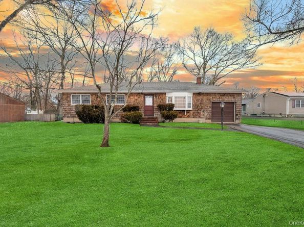 15 E Woodside Avenue, Patchogue NY 11772