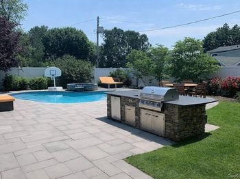 24 Willets Avenue