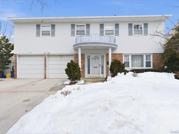 3881 Greentree Drive, Oceanside NY 11572