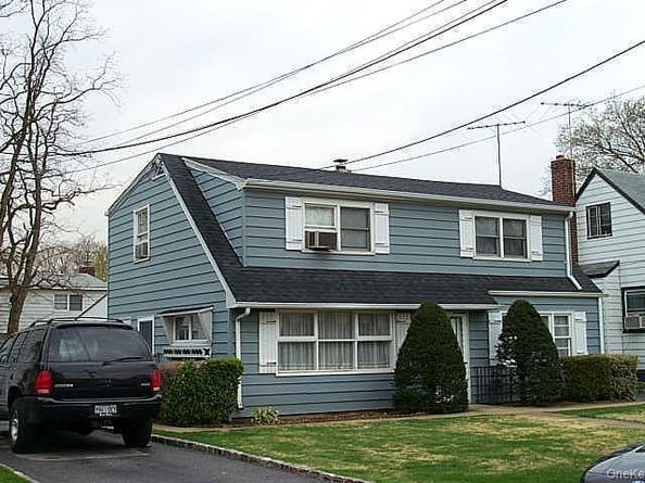 12 PARK Avenue, New Hyde Park NY 11040