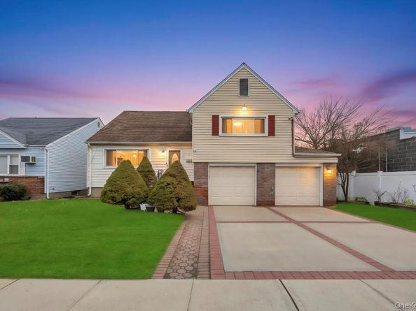 7 N Terrace Place, Valley Stream NY 11580