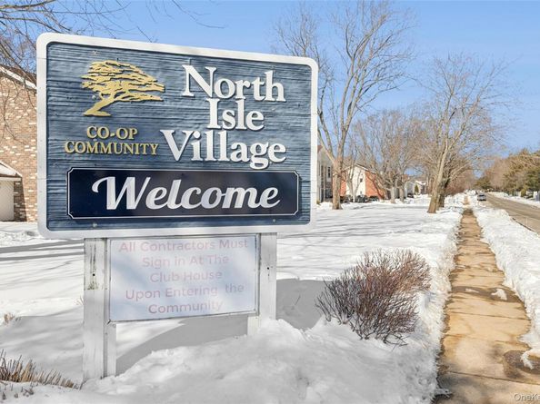 141 Pointe Circle N 141, Coram NY 11727