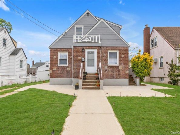 301 Merrifield Avenue, Oceanside NY 11572