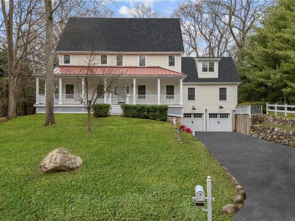 17 Nadworny Lane, Stony Brook NY 11790